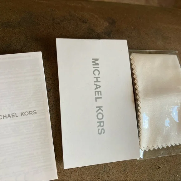 MICHAEL KORS Sunglasses - Picture 5 of 5